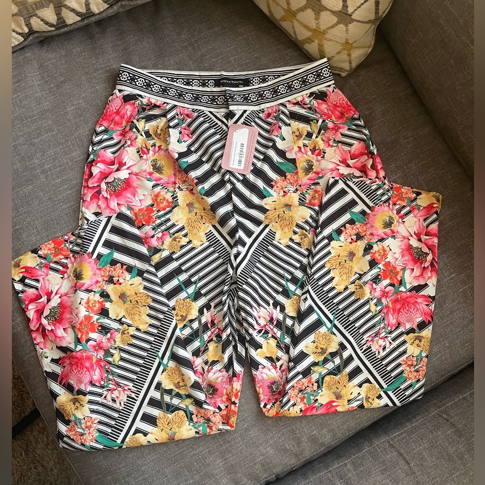 Jealous Tomato Women’s Black White Floral Tapered Pants Size L - Picture 2 of 5